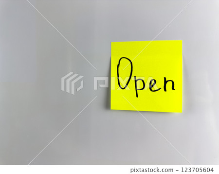 Sticky note with the inscription saying that it is open Sticky note with the inscription saying that it is open 123705604