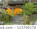 [神奈川縣鎌倉市]淨智寺莊嚴門的紅葉 *自然風景 123706178