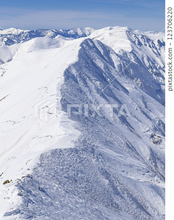 谷川山脈及本山脊山脈的雪景 谷川山脈及本山脊山脈的雪景 123706220