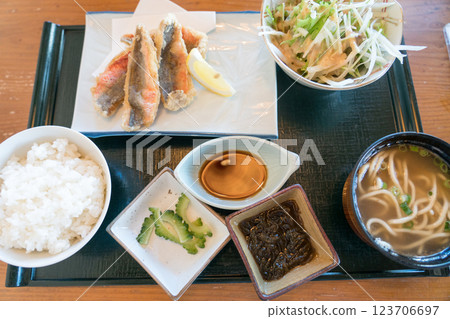 Fried Gurukun set meal Fried Gurukun set meal 123706697