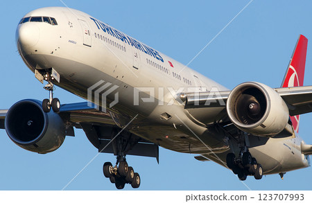 土耳其航空 B777 起飛爬升 土耳其航空 B777 起飛爬升 123707993