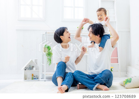 家庭寶貝 123708689