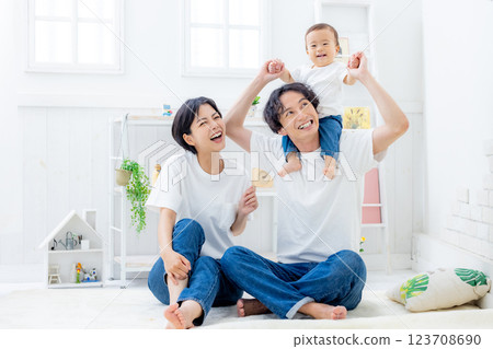 家庭寶貝 123708690