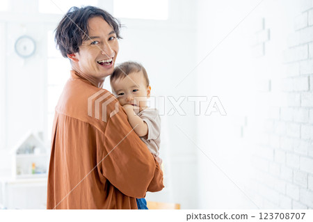 Dad and baby 123708707