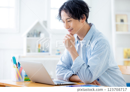 Man doing telework 123708717