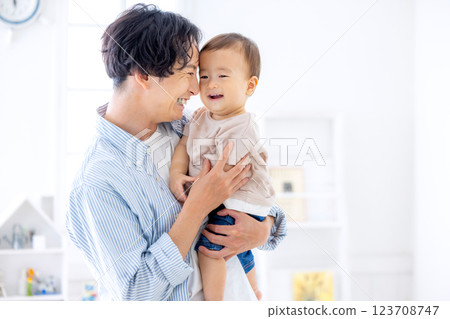 家庭爸爸和寶寶 123708747