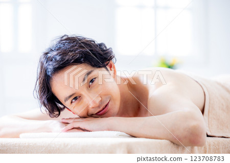 Image of men's beauty salon 123708783