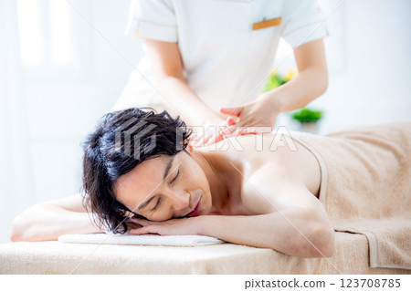 Image of men's beauty salon 123708785