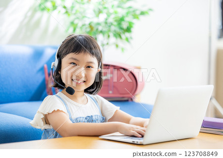 Girls taking classes online 123708849