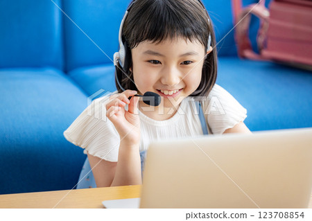 Girls taking classes online 123708854