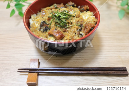 Great stamina boost with eel and egg rice bowl Great stamina boost with eel and egg rice bowl 123710154