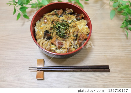 耐力出色的鰻魚飯 123710157