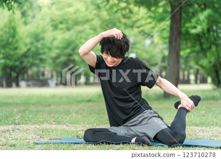 Men with stiff bodies (yoga, pilates, stretching) Men with stiff bodies (yoga, pilates, stretching) 123710278