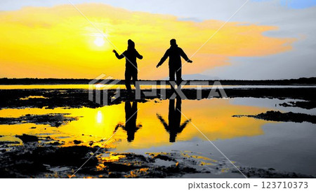 The morning glow sea 123710373