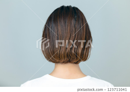 中年女子後背頭髮型 123711041