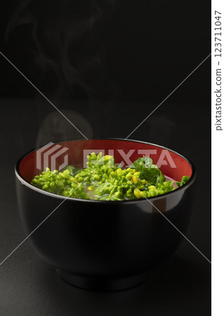 熱騰騰的菜花味噌湯 熱騰騰的菜花味噌湯 123711047