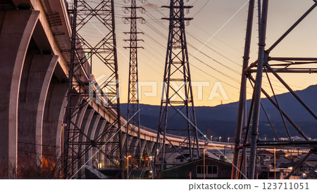 The elevated road, bridge piers, and high-voltage power transmission towers of the Shin-Tomei Expressway at dawn (Fujinomiya City, Shizuoka Prefecture) 123711051