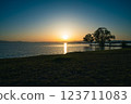 湖面落日 123711083