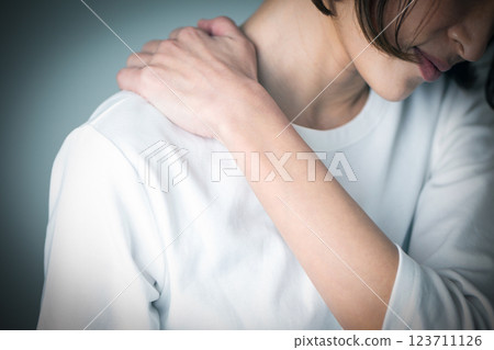 Middle-aged woman suffering from stiff shoulders 123711126