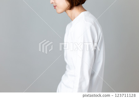 駝背的中年婦女 駝背的中年婦女 123711128