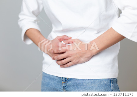 中年婦女胃痛 123711175