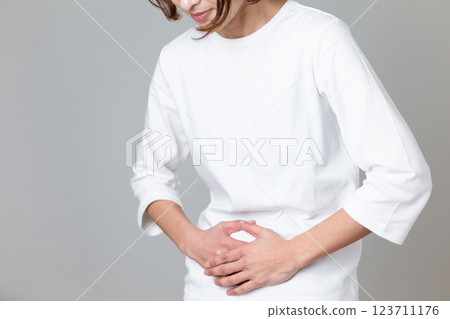 中年婦女胃痛 123711176