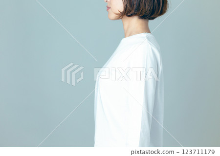 Middle-aged woman standing posture Middle-aged woman standing posture 123711179
