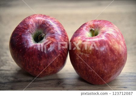 Plate with apples and autumn leaves on wooden table Plate with apples and autumn leaves on wooden table 123712087