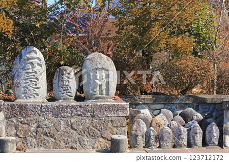 Azumino Hotaka: Todoroki's roadside gods and stone Buddhas 123712172