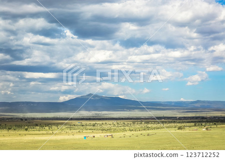 beautiful view of the mountains 123712252