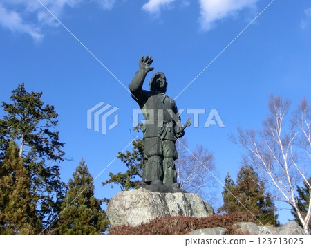 Bronze statue of Emperor Yamato Takeru at Mitsumine Shrine in Chichibu Bronze statue of Emperor Yamato Takeru at Mitsumine Shrine in Chichibu 123713025