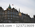 Beautiful cityscape of Edinburgh Old Town 123713609