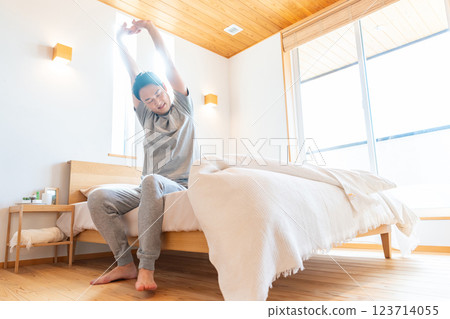 Man stretching in bed 123714055