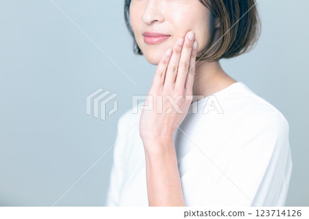 中年女性護膚形象 123714126