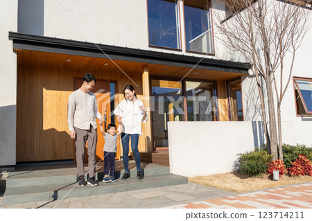 Young family, home 123714211