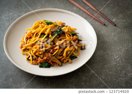 stir-fried yakisoba noodles with vegetable in vegan style stir-fried yakisoba noodles with vegetable in vegan style 123714920