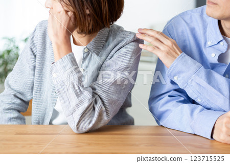 中間夫婦打架戰鬥 123715525