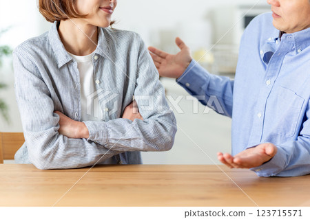 中間夫婦打架戰鬥 123715571