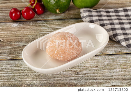 Japanese rice dessert mochi cake 123715800