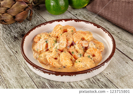 Prawn in white cream sauce 123715801