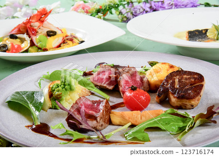 Beef fillet steak and grilled foie gras with Madeira sauce French main dish 123716174