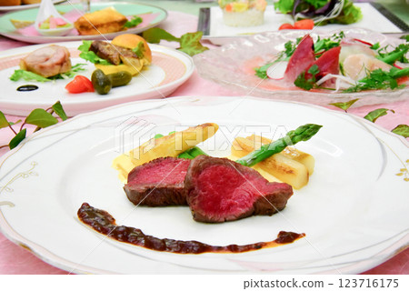 Beef fillet steak and grilled foie gras with Madeira sauce French main dish 123716175