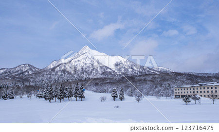 Snow Scene at Kagami-ga-nari 123716475