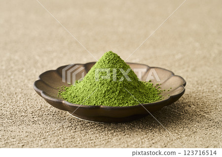 Matcha and green tea on a plate 123716514