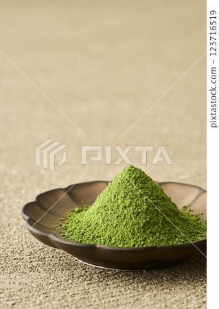Matcha and green tea on a plate 123716519