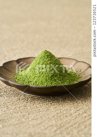 Matcha and green tea on a plate 123716521