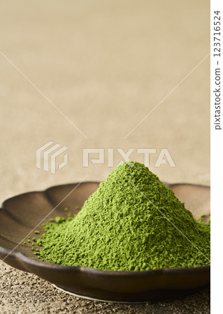 Matcha and green tea on a plate 123716524