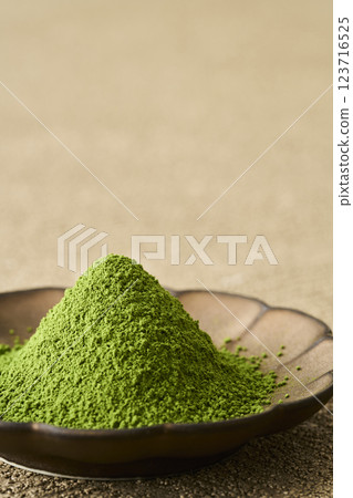 Matcha and green tea on a plate 123716525