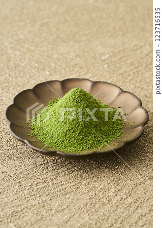Matcha and green tea on a plate 123716535