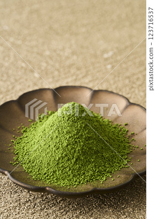 Matcha and green tea on a plate 123716537